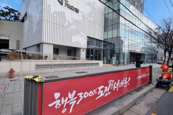 22. 지오영 앞 사진